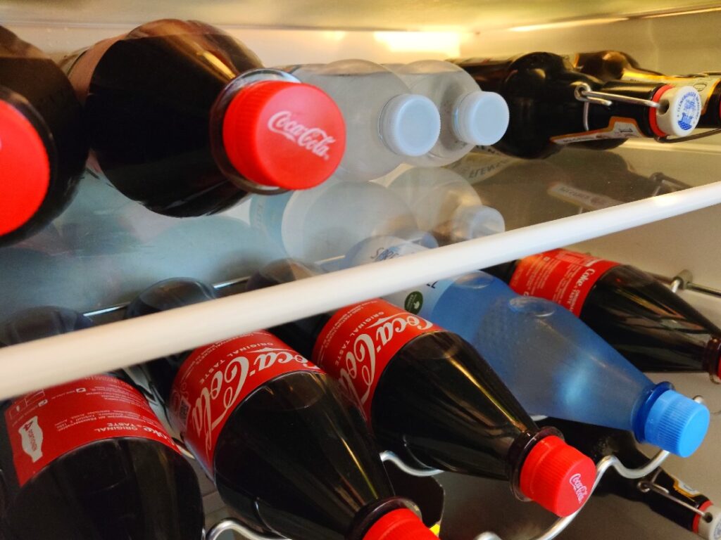 bottiglie di Coca Cola nel frigorifero di Andrea Antonini